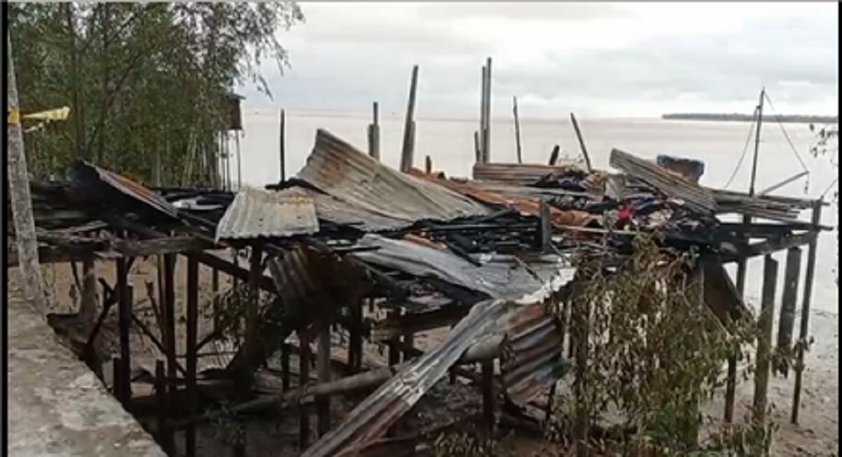 1 Unit Rumah Warga Kampung Laut Ludes Terbakar