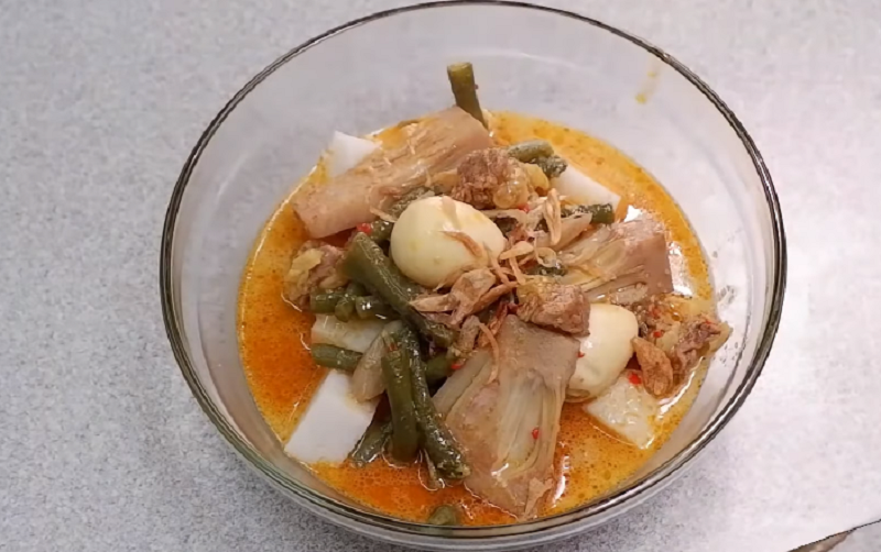 Lontong Sayur Padang Cocok Untuk Sarapan Pagi, ini Bahan-Bahannya !