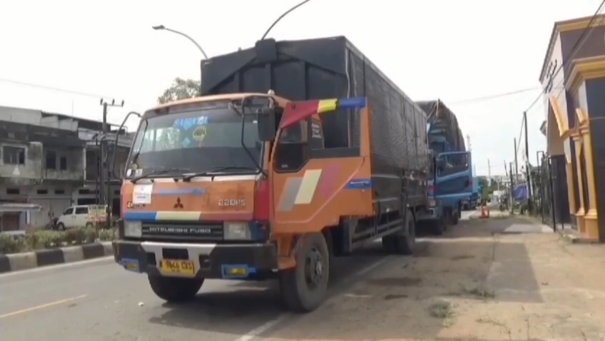Antrean BBM Makan Badan Jalan, Jalur Lintas Muaro Jambi Rawan Kecelakaan