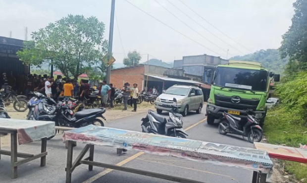 Pemblokiran Jalan di Perentak Karena Ada Penangkapan Terduga Pelaku PETI