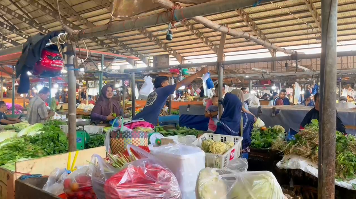 Harga Bahan Pokok Di Pasar Angso Duo Naik, Daya Beli Masyarakat Turun