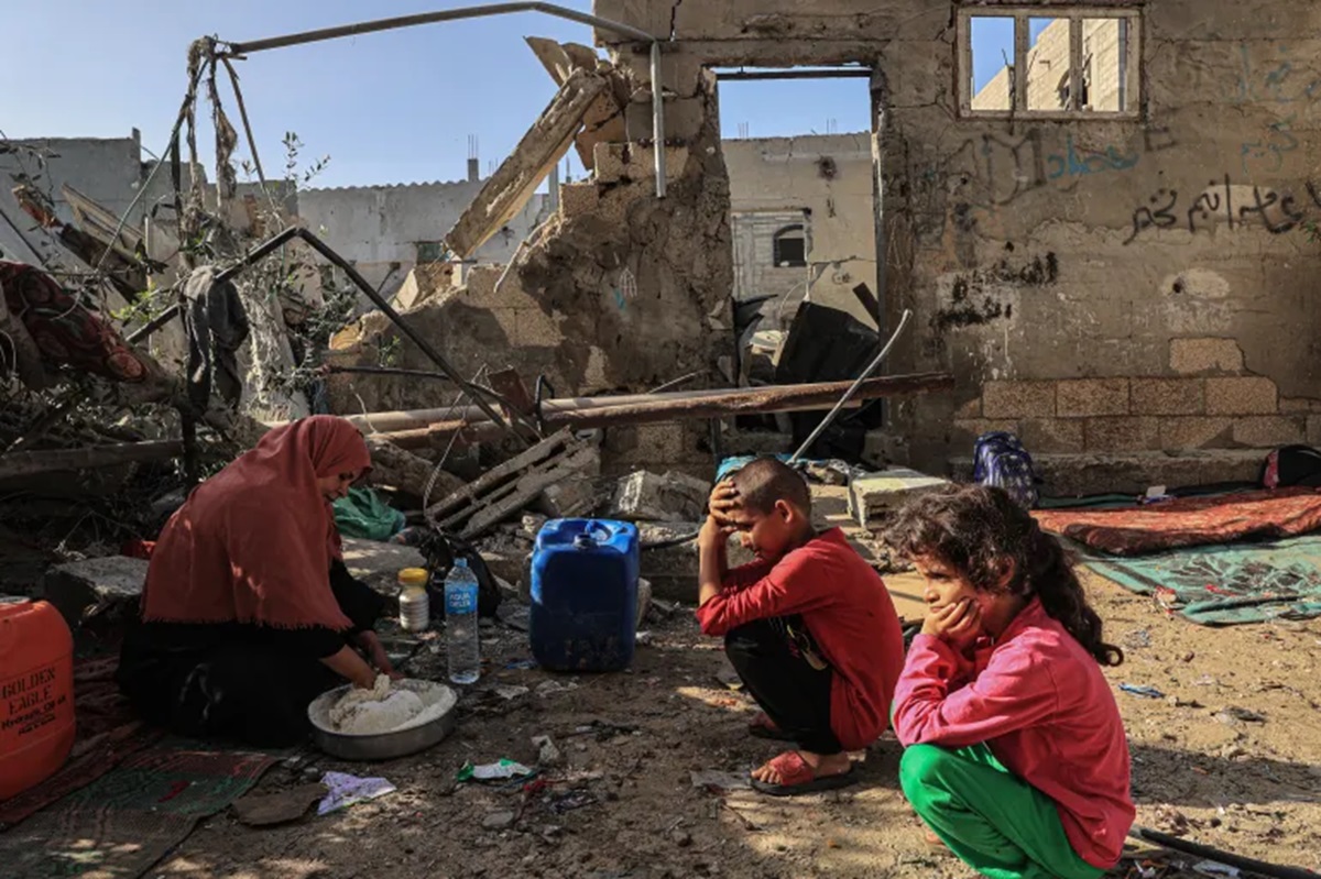 Warga Palestina Bertahan Hidup, Amal Al-Robayaa : Bagaimana Saya Memberi Makan Anak-anak Hari ini? 