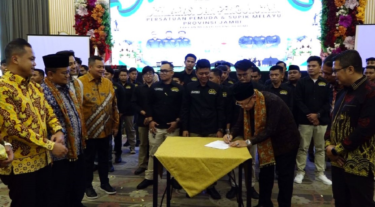 Resmi Dikukuhkan, Iin Habibi dan Viza Fradesha Nahkodai Persatuan Pemuda Dan Supik Melayu Jambi 