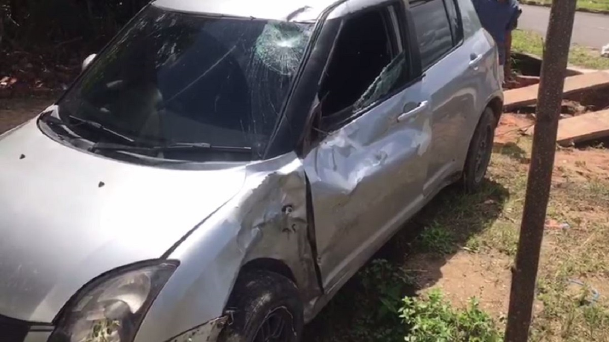 Diduga Sopir Mengantuk, Mobil Hantam Motor Hingga Korban Terkapar Di Ruas Jalan Ex Arena MTQ Muara Bulian