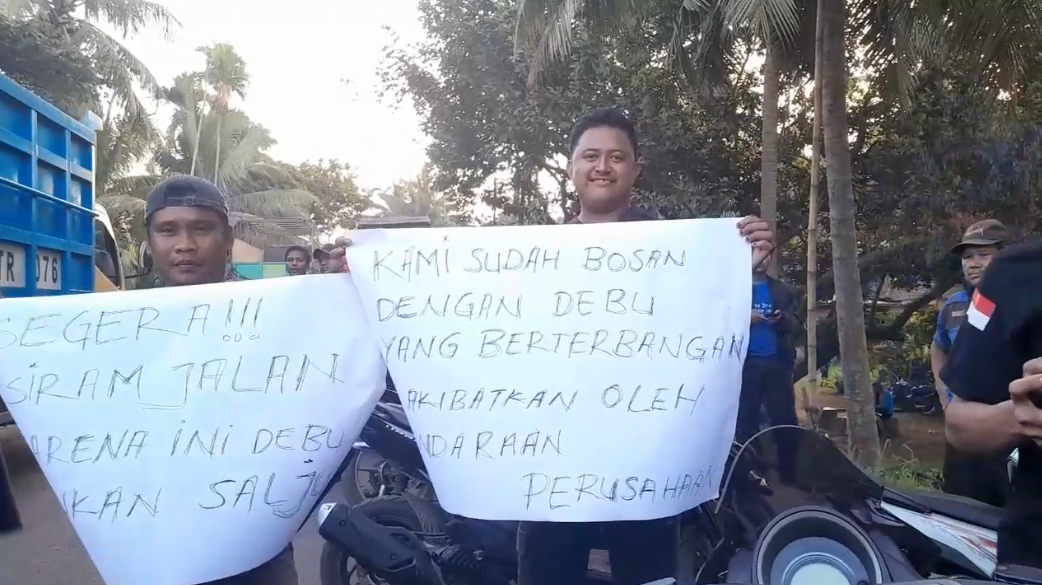 Perusahaan Tidak Tepati Janji, Warga Talang Duku Blokir Jalan