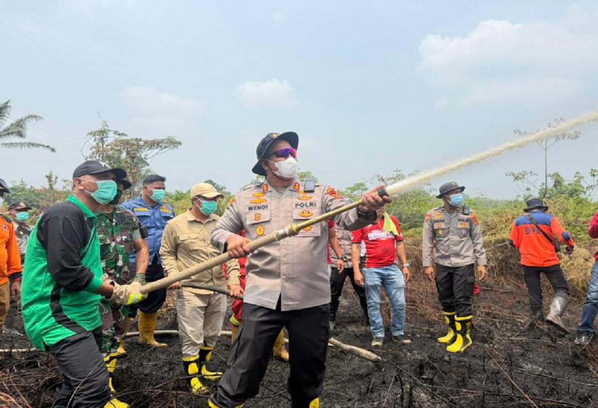Polri Bersama TNI dan Stakeholder Gerak Cepat Tangani Karhutla di Sarolangun