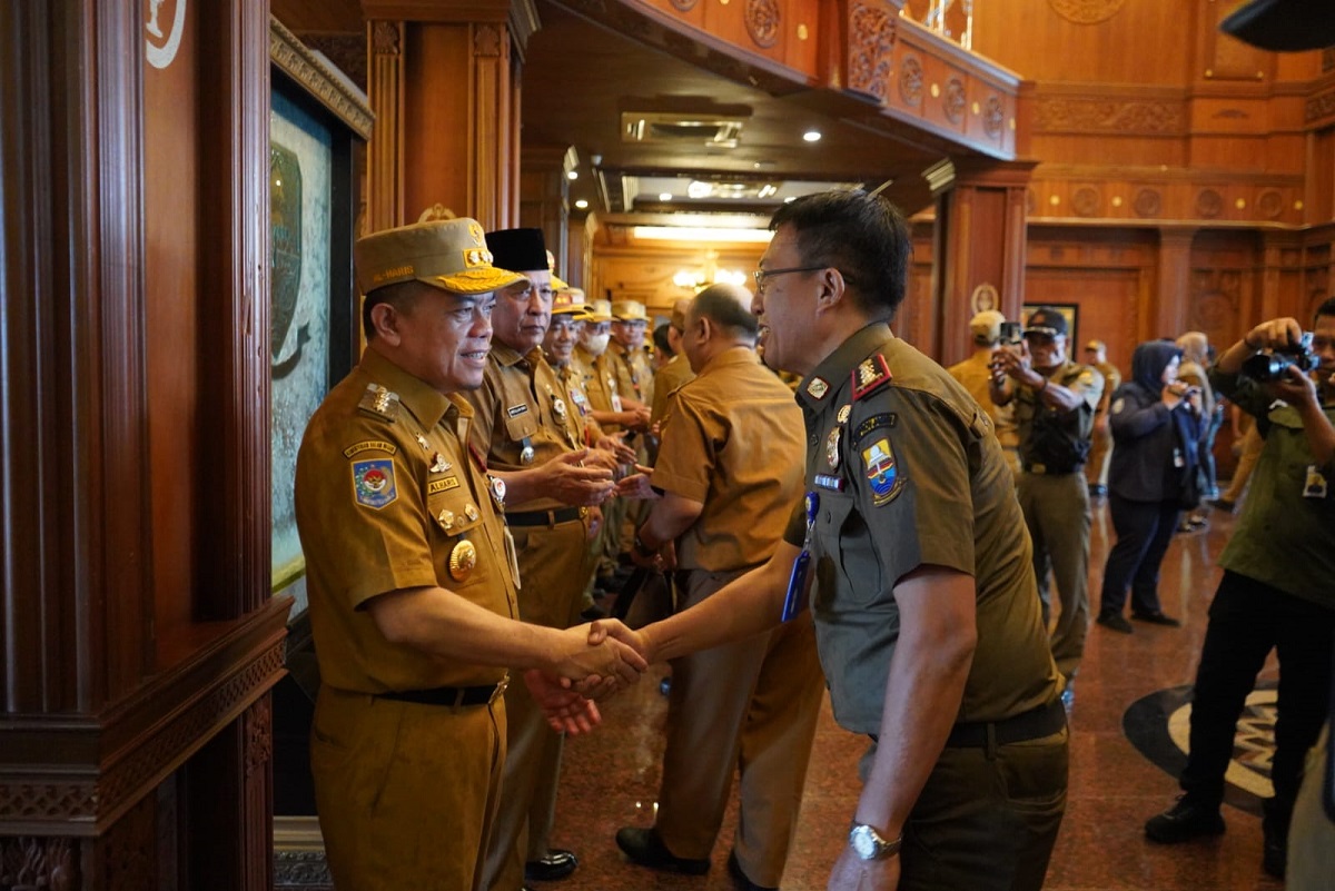 Suasana Hari Pertama Kerja Pasca Lebaran di Kantor Gubernur, Al Haris Salam-salam Dengan Seluruh Pegawai