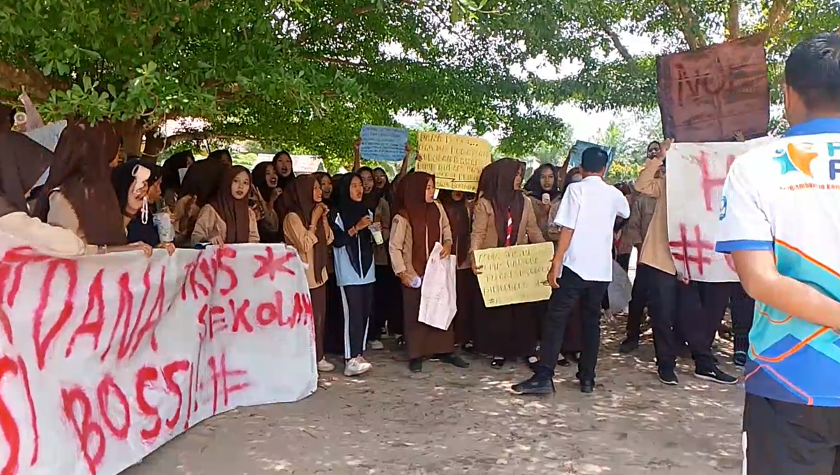 Demo Siswa Sman 4 Tanjabtimur, Soroti Dana Bos Dan Penyalahgunaan Fasilitas Sekolah