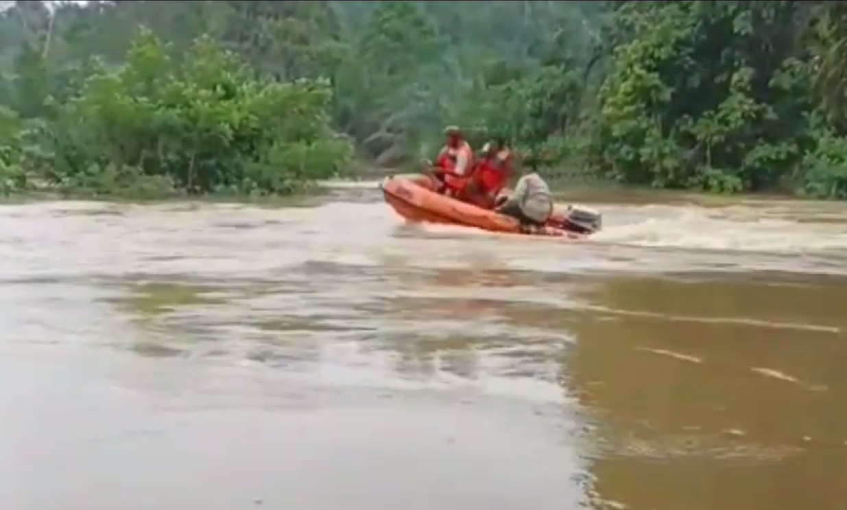 Jasad Nenek Yang Tenggelam di Sungai Sekalo Ditemukan 1 Km Dari Lokasi Terjatuh