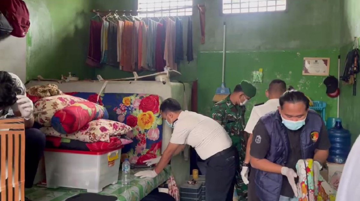 Tim Gabungan Geledah Blok Hunian Lapas Tebo