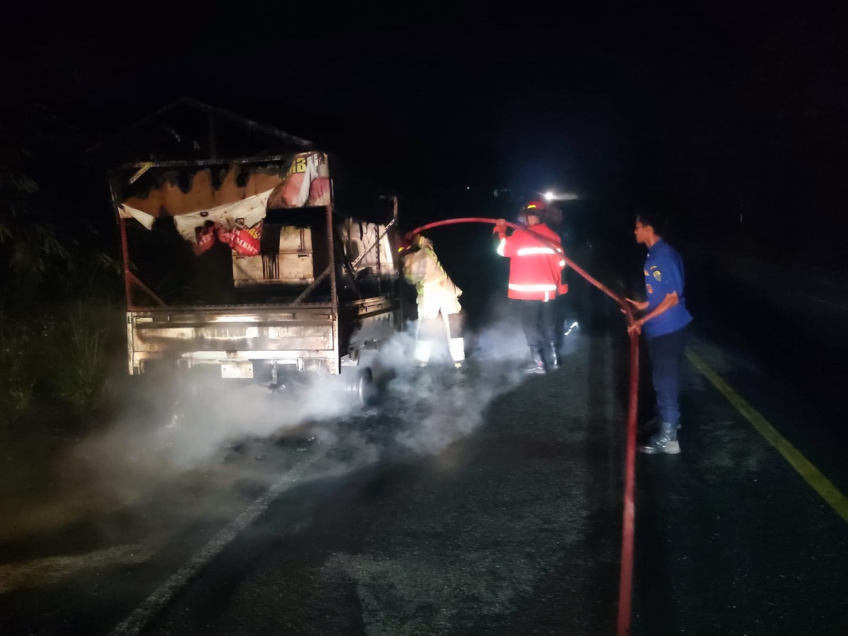 Mobil Usaha Makanan Ludes Terbakar di Muaro Jambi, Diduga Akibat Korsleting Listrik