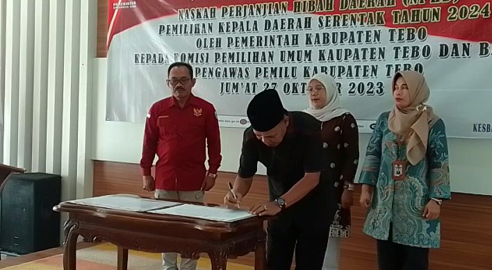 Pemkab Tebo Teken NPHD Pemilukada Tebo, Segini yang Diterima KPU dan Bawaslu Tebo