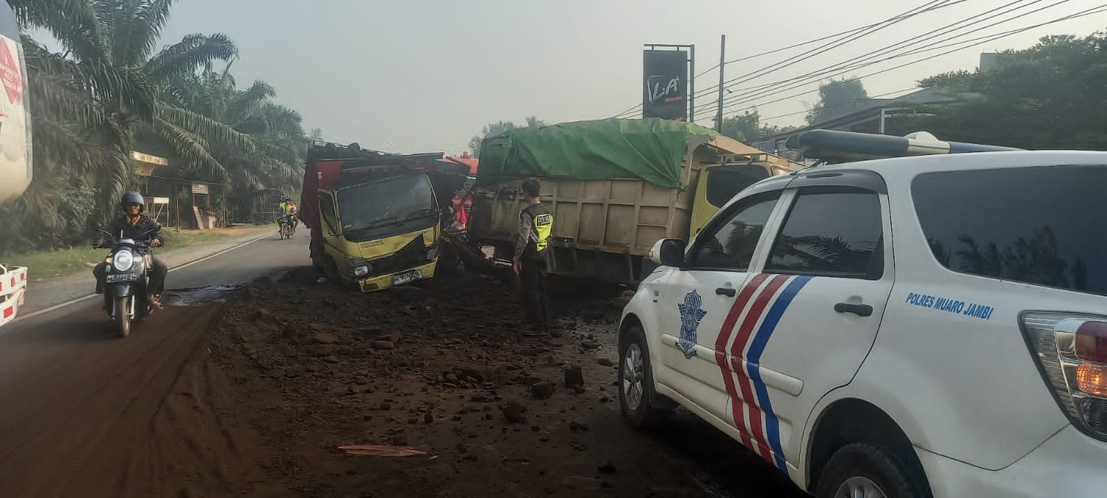 Sopir Batu Bara Tewas Tertabrak Truk Saat Perbaiki Ban Pecah