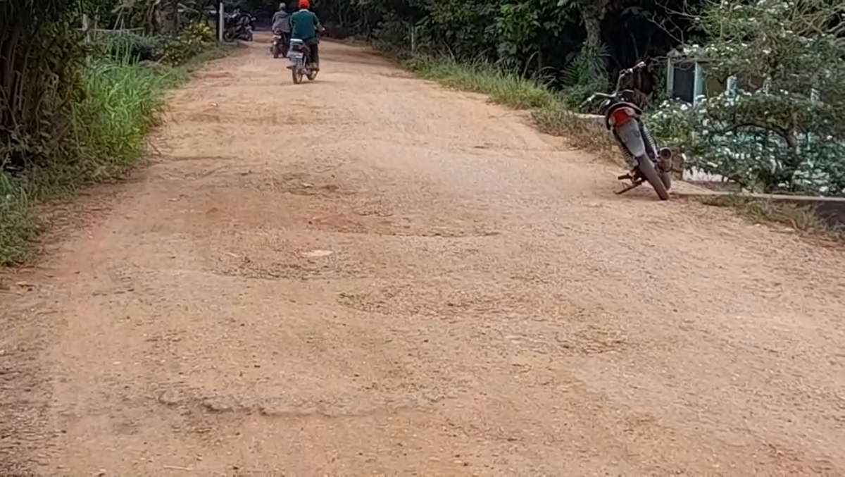 Warga Keluhkan Jalan Rusak Sejak 2019, Berharap Segera Diperbaiki