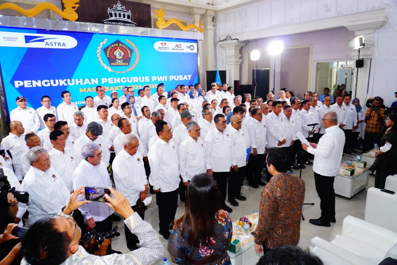 Pengukuhan Pengurus PWI Pusat: Ketum Beri Pesan , Menteri Komdigi Apresiasi Napak Tilas Berdirinya PWI 