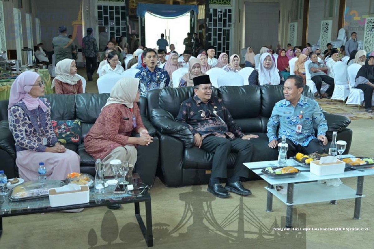 Peringati Hari Lanjut Usia Nasional, Pemkot Jambi Gelar Nobar dan Beri Bantuan