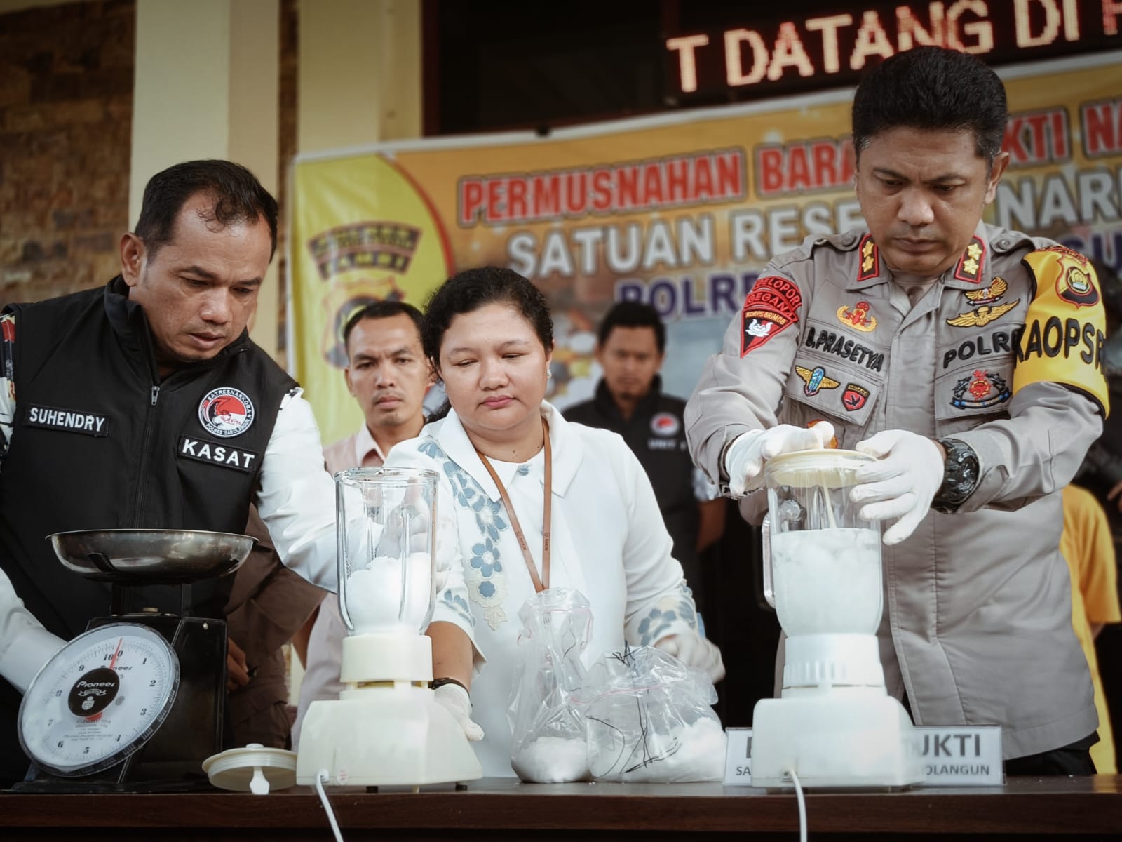 Waw !!! Hampir 2 Kg Sabu – Sabu Di Blender Petugas