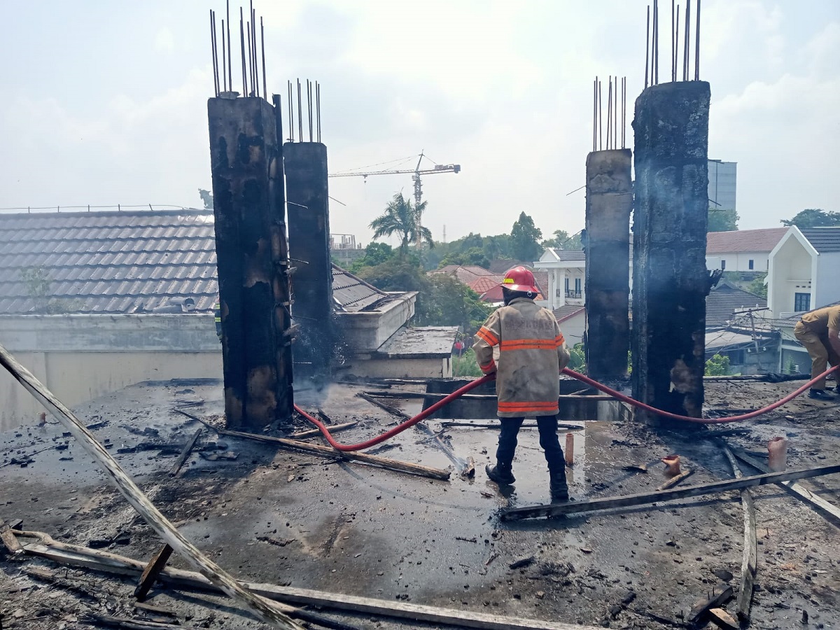 Kobaran Api Hanguskan Delapan Mess Polda Jambi, Penyebab Kebakaran Masih Diselidiki