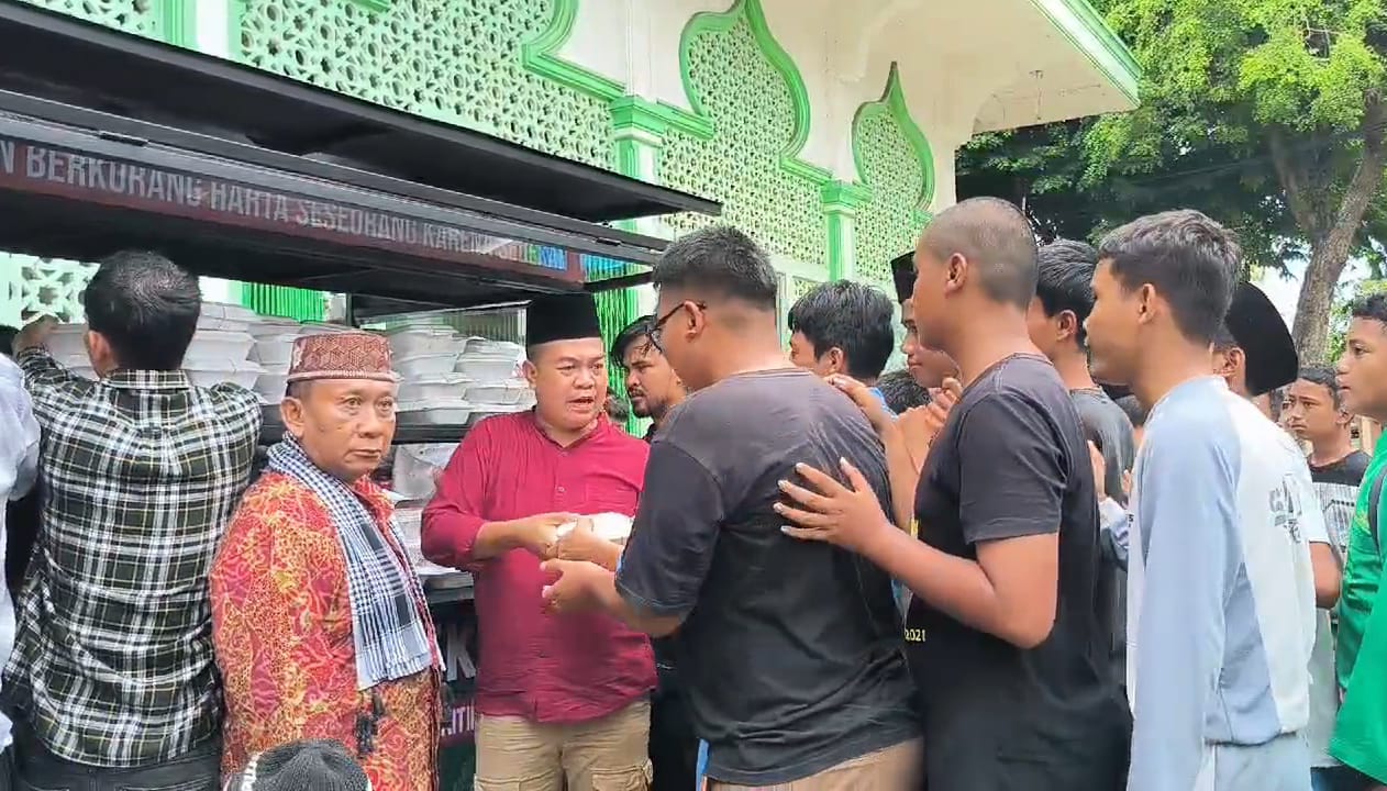 Ada Gerobak Sedekah di Masjid Jami' Assa'dah, Bagikan Makan Siang Gratis Setiap Jumat