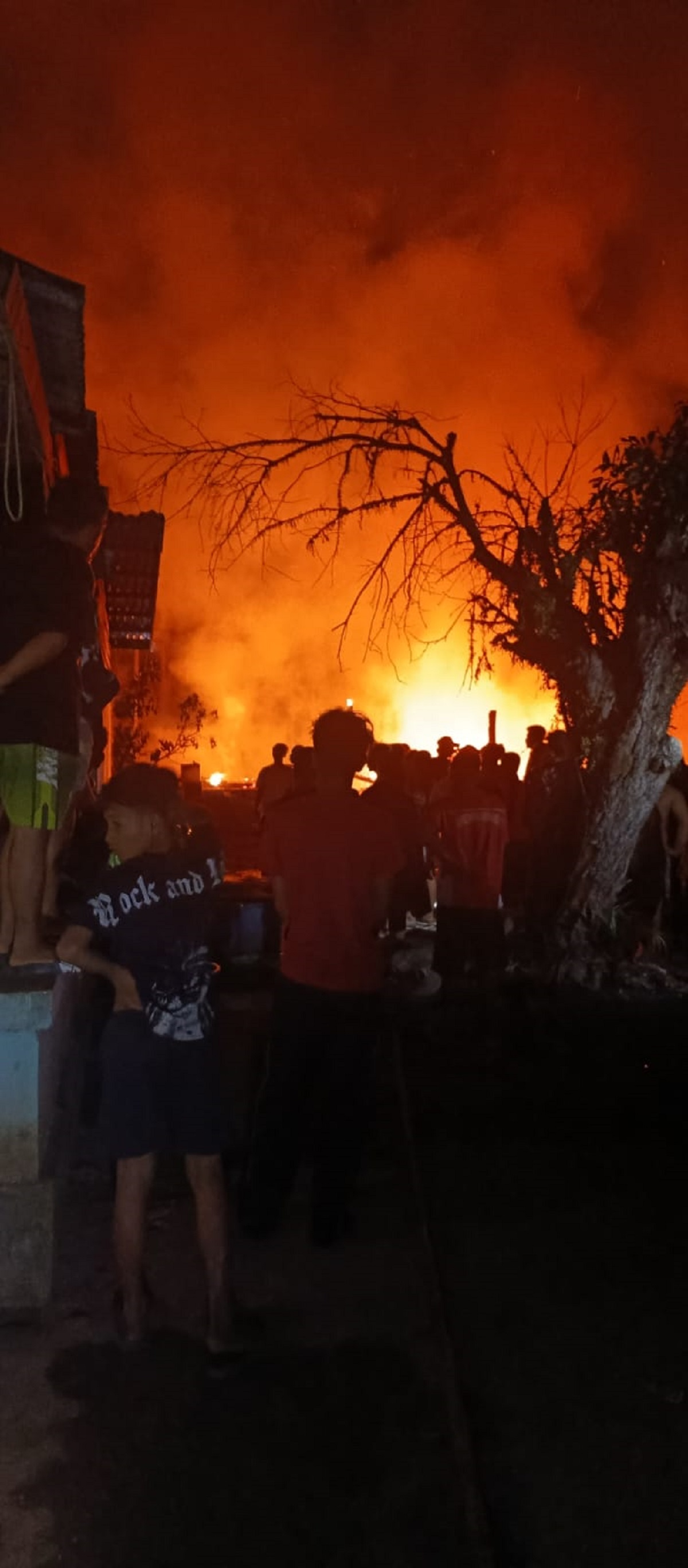 Kebakaran Hebat di Muaro Jambi, 2 Rumah Warga Dilalap Api