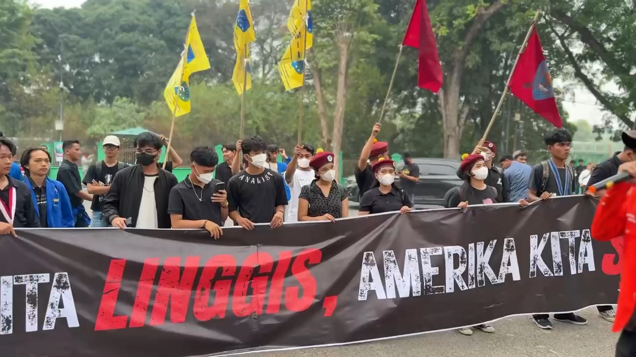 Mahasiswa Geruduk Kantor Gubernur dan DPRD Jambi, Desak Karhutla Jadi Bencana Nasional