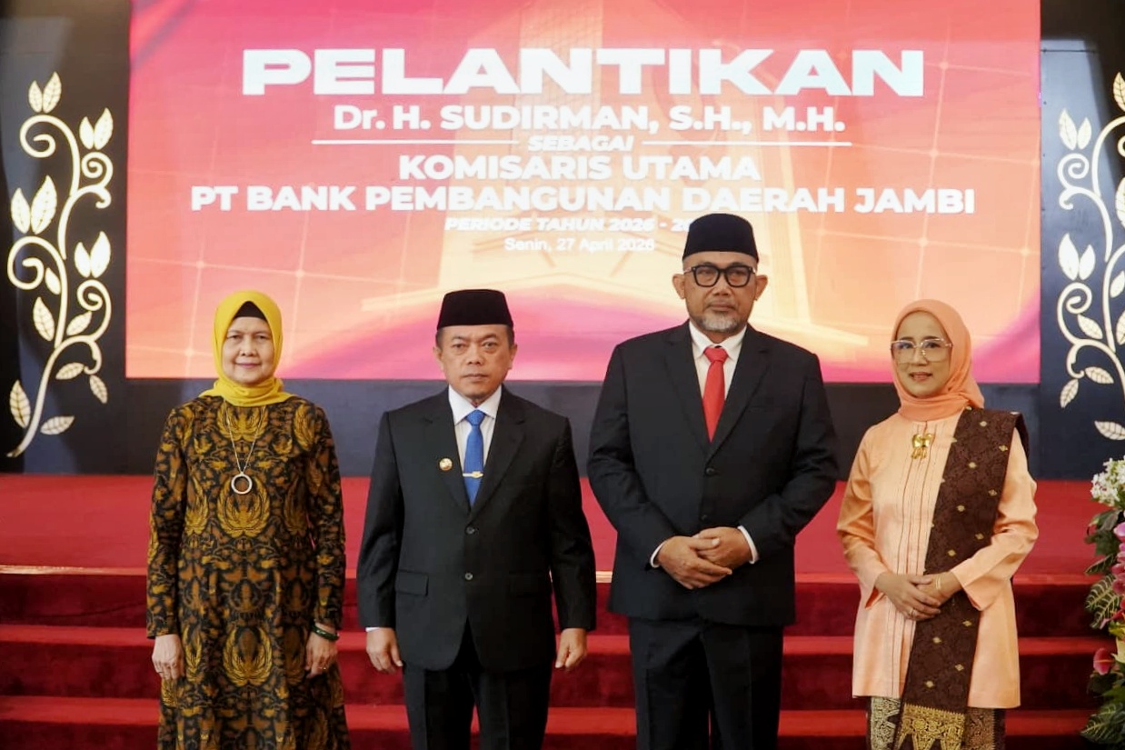 Gubernur al haris resmi lantik Sekda Sudirman  sebagai Komisaris Utama Bank Jambi