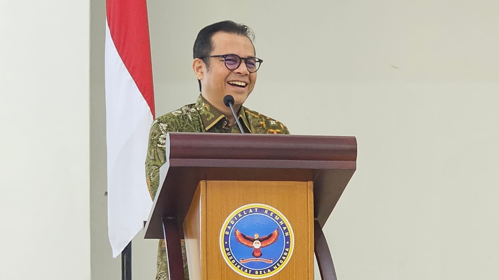 AI Tantangan Jurnalisme, Wamen Komdigi Ingatkan Media saat Retret PWI 