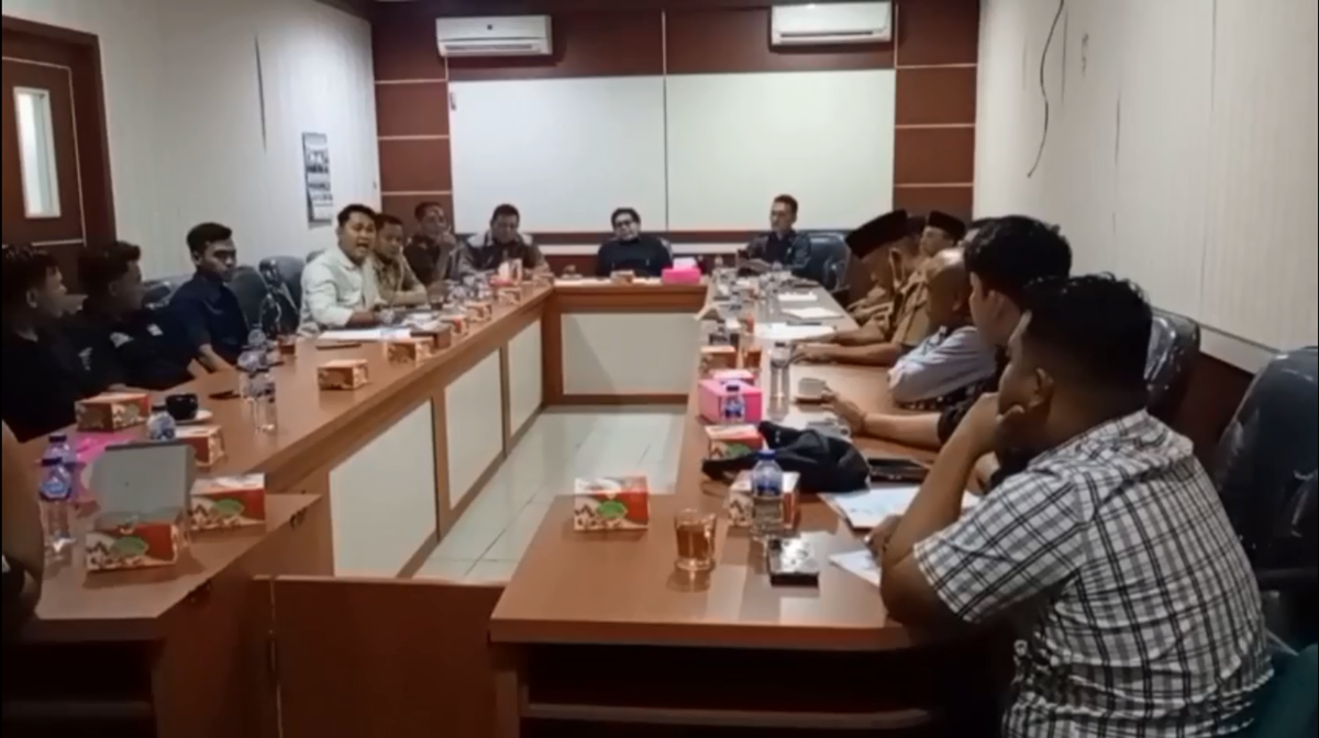 Ketua Komisi III DPRD Tebo Usir Perwakilan PT SMS Dari Rapat Tebo Tengah