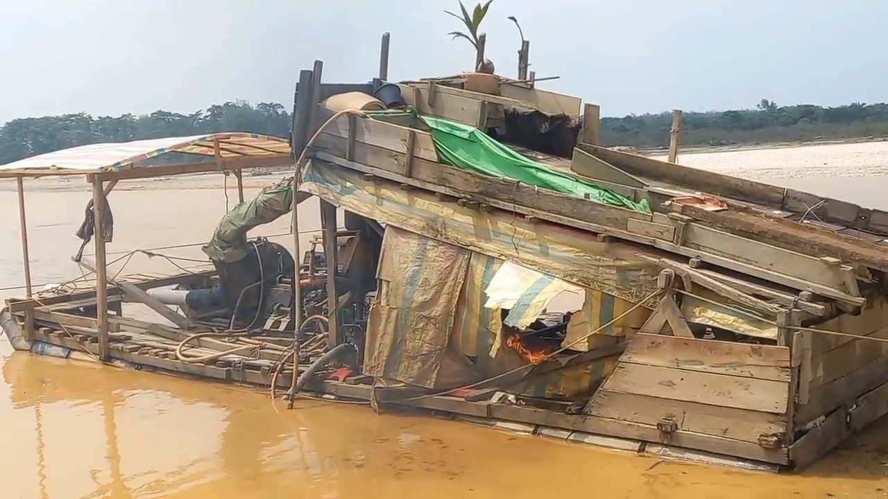 Razia Pemberantasan Peti di Pulau Aro Temukan 10 Dompeng Kapal