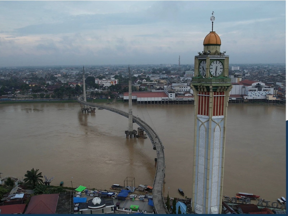 Kado Special Hari Jadi Provinsi Jambi, Menteri Hadi Serahkan Sertifikat Tanah 