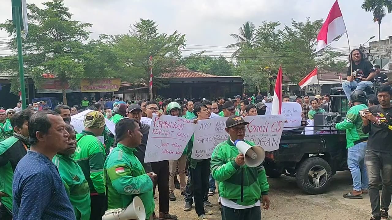 Ratusan Ojol Kota Jambi Geruduk Kantor Grab