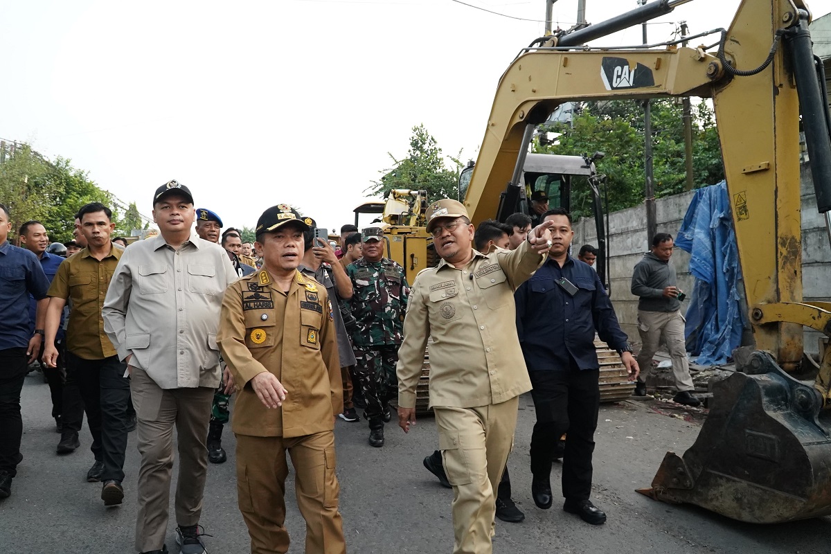 Ratusan PKL di Kawasan Talang Banjar Ditertibkan, Gubernur Al Haris dan Walikota Maulana Turun ke Jalan