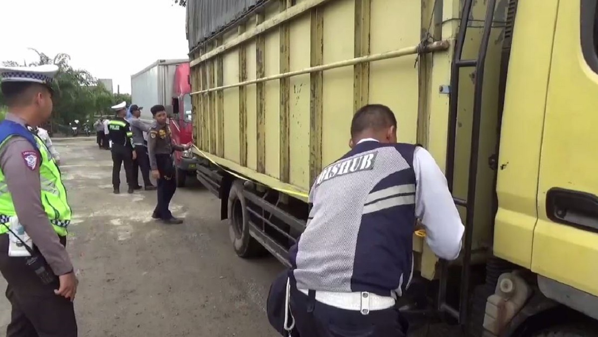 Puluhan Kendaraan Angkutan Barang Dan Penumpang Terjaring Razia di Tanjab Barat
