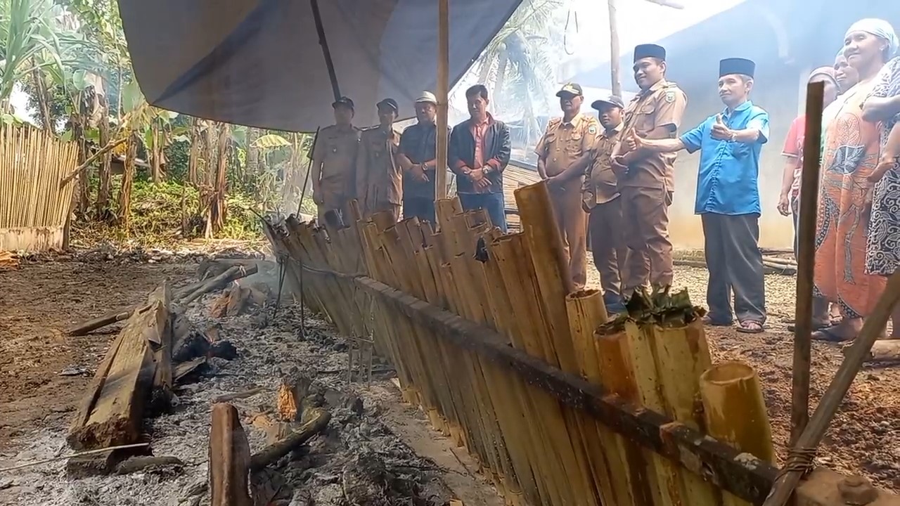 Tradisi Melemang Sekampung Warga Batang Asai Sarolangun