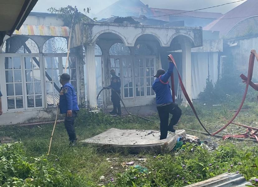 Eks Rumah Dinas Sekda Kerinci Terbakar 