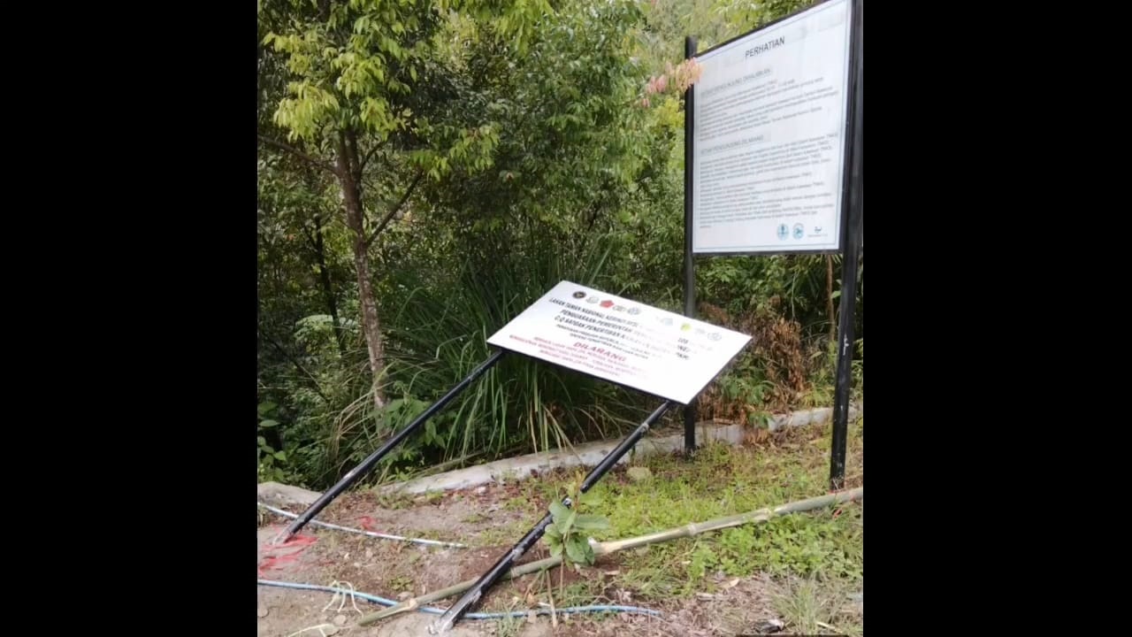 Plang Larangan Hutan TNKS Dirusak, Masyarakat Tolak Penertiban