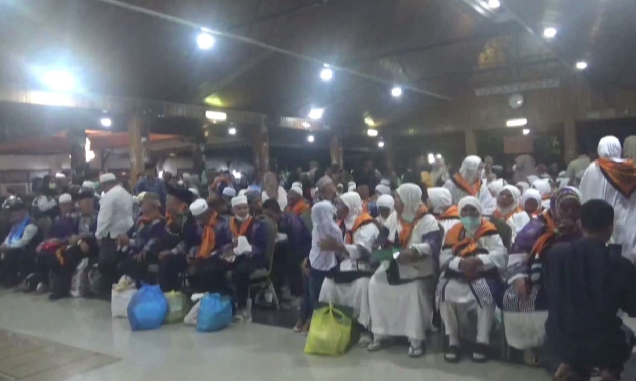 174 Jemaah Haji Tiba di Batanghari Setelah 40 Hari Berada di Tanah Suci