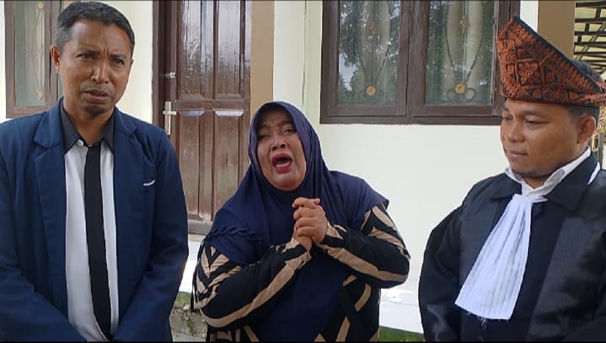 Air Mata Ibu Terdakwa Warnai Sidang, Saksi Mahkota Akui Sabu Miliknya