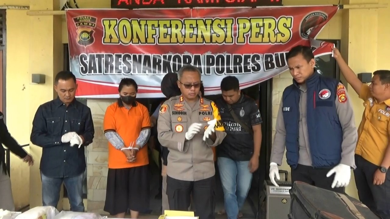 Seorang Ibu Rumah Tangga Titipkan Koper yang Berisi 1 Kilogram Sabu di Rumah Tetangga di Bungo