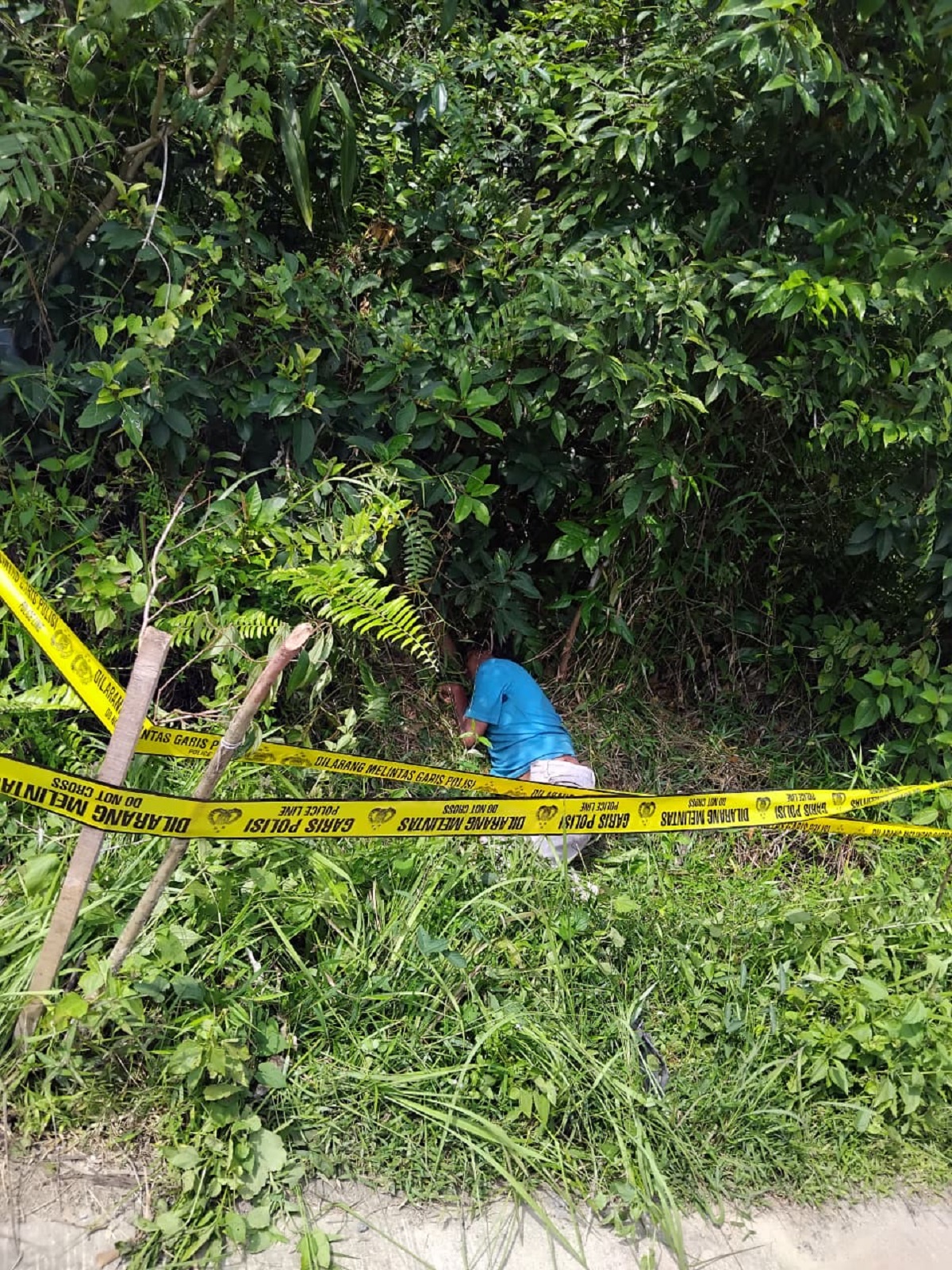 Geger! Mayat Misterius Ditemukan di Semak Pinggir Jalan Sengeti