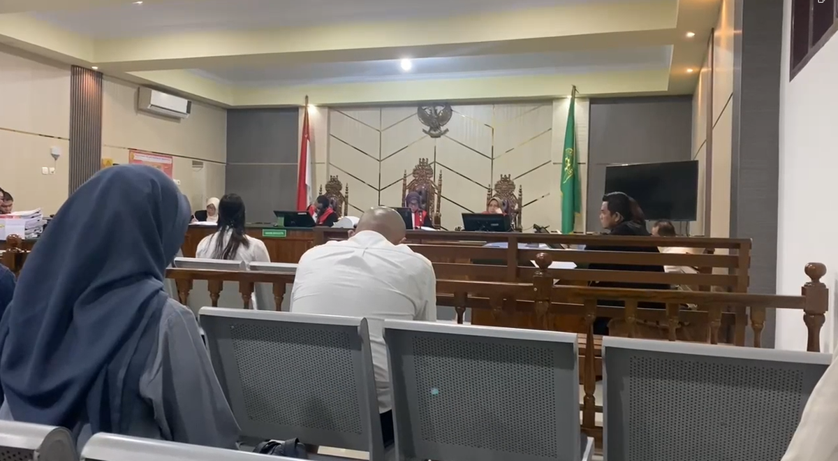 SAKSI TAK BAWA BERKAS, HAKIM TEGUR DI SIDANG KORUPSI PT PAL