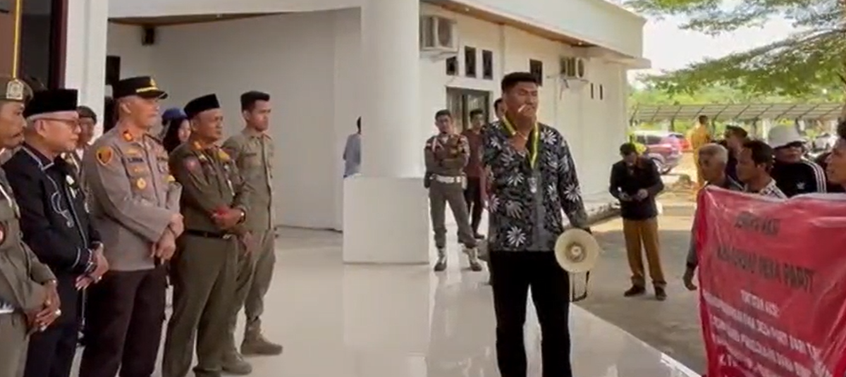 Warga Desa Parit Kembali Datangi DPRD Muaro Jambi Tuntut Transparansi Dana Desa