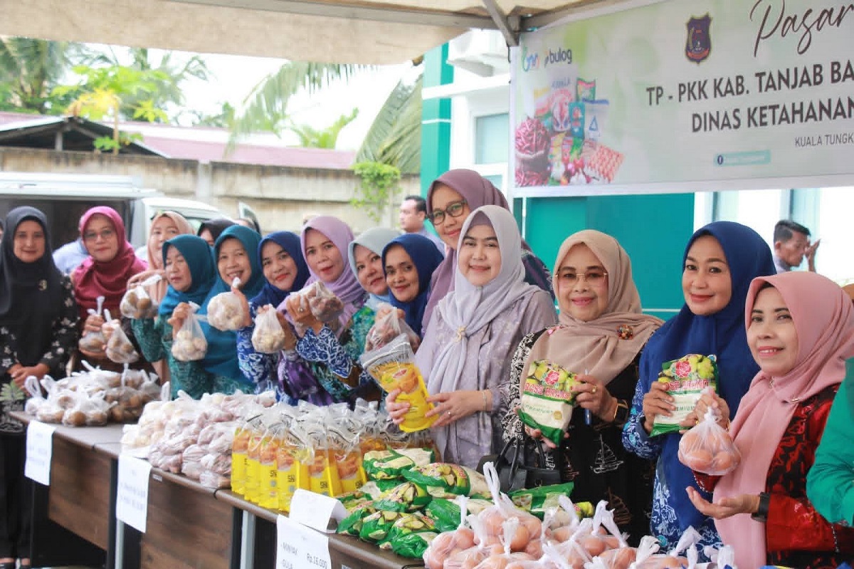Jelang Ramadan, Ketua TP PKK Hj. Fadhilah Sadat Inisiasi Pasar Murah