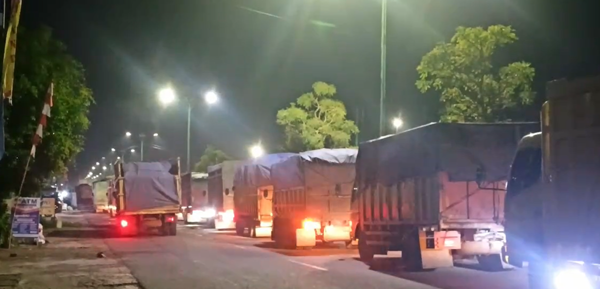 Kerusakan Jalan Jenderal Sudirman Picu Kemacetan di Muara Bulian