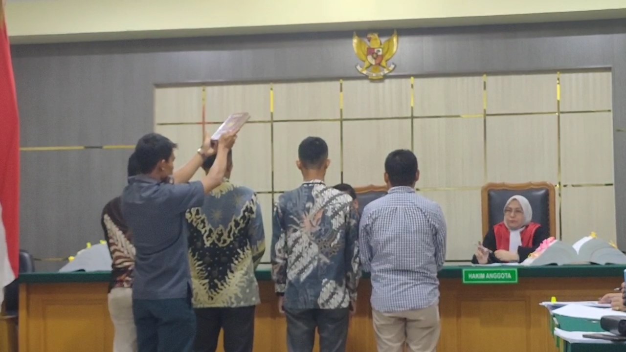 Hakim Tipikor Periksa 4 Kepala Sekolah Sebagai Saksi Dalam Perkara Korupsi Varial Adhi cs