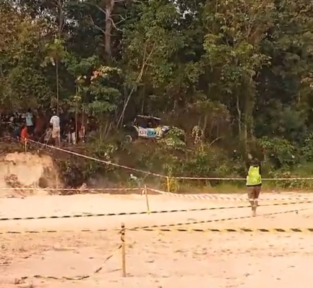 Lepas Kendali Mobil Off-road Tabrak Penonton Hingga Belasan Orang