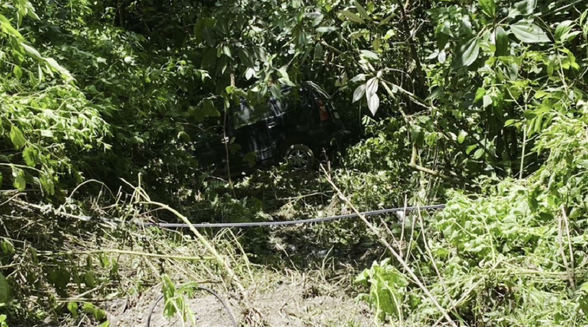 Mobil Avanza Terjun Masuk Jurang Di Jalan Nasional Sungai Penuh - Pesisir Selatan, Pengemudi Hilang Misterius