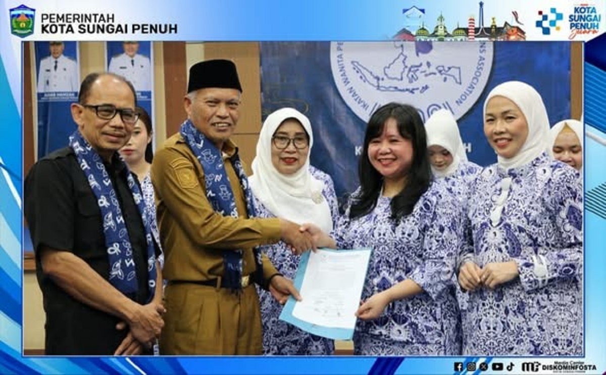 Wawako Azhar Hadiri Pengukuhan Pengurus IWAPI Kota Sungai Penuh Periode 2026-2031