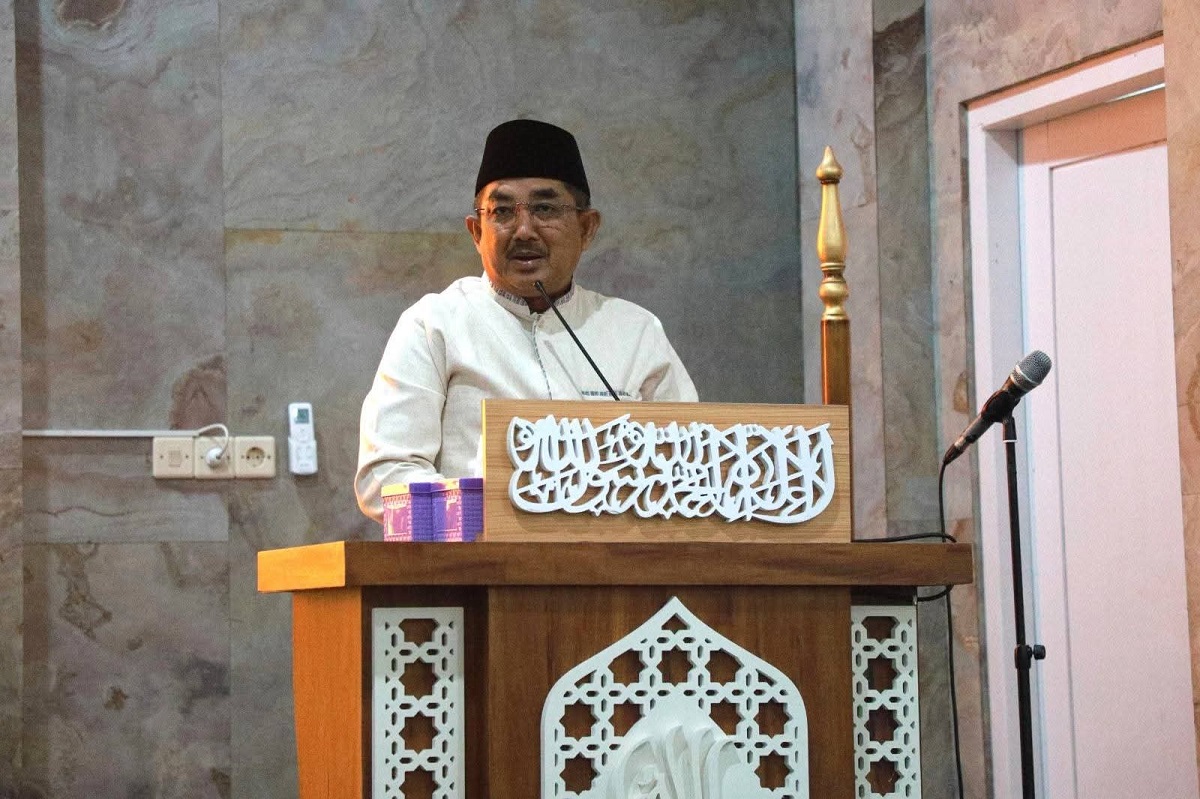 Bupati Anwar Sadat Laksanakan Tarawih Perdana Ramadhan 1447 H di Masjid Al Anwar Kuala Tungkal