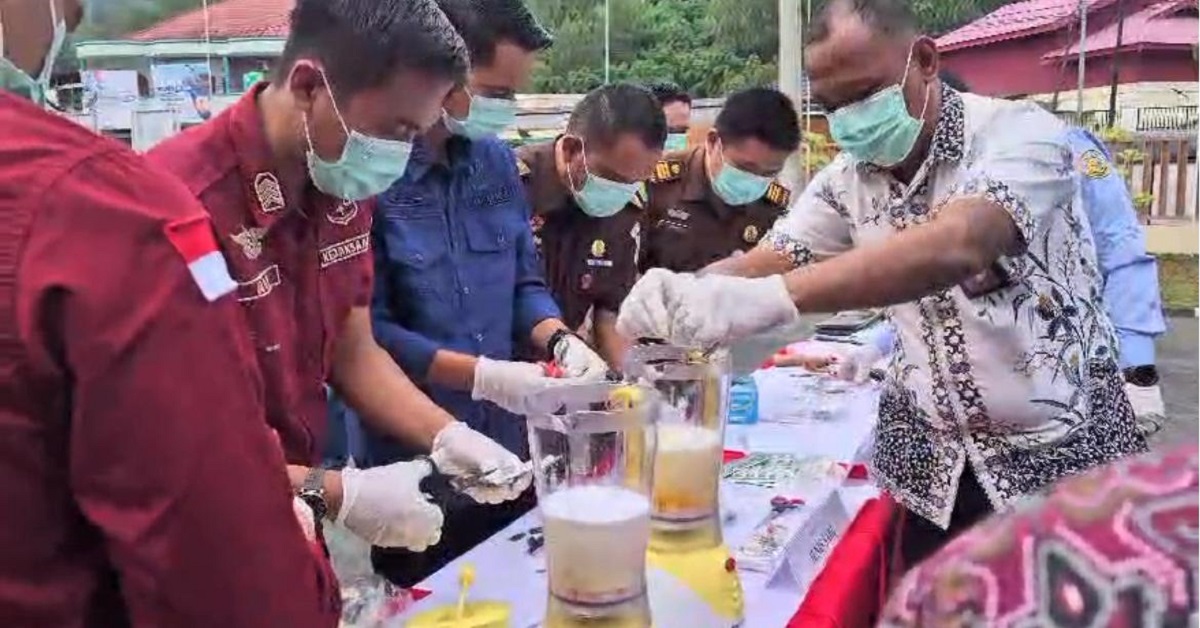 Kejari Blender 82,39  Gram Sabu Pada Pemusnahan Barang Bukti 19 Perkara